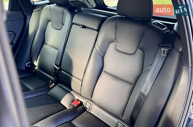Внедорожник / Кроссовер Volvo XC60 2023 в 
