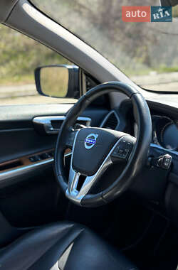 Внедорожник / Кроссовер Volvo XC60 2017 в 