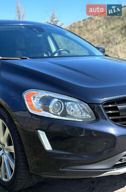 Внедорожник / Кроссовер Volvo XC60 2017 в 