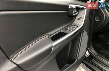 Позашляховик / Кросовер Volvo XC60 2017 в 