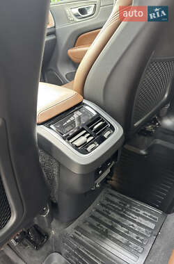 Позашляховик / Кросовер Volvo XC60 2019 в 