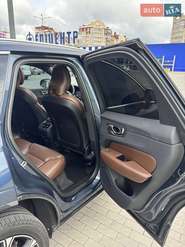 Внедорожник / Кроссовер Volvo XC60 2019 в Киеве
