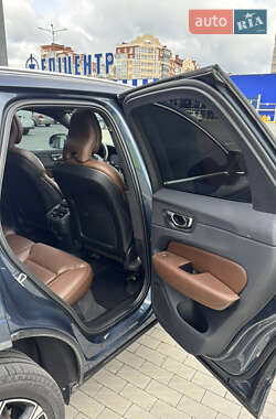Позашляховик / Кросовер Volvo XC60 2019 в 