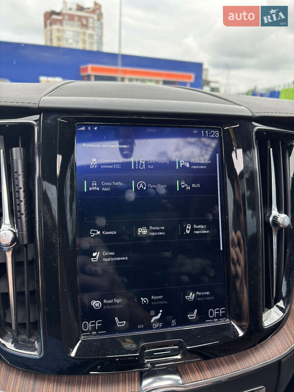 Внедорожник / Кроссовер Volvo XC60 2019 в Киеве
