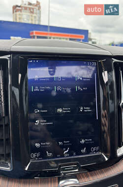 Позашляховик / Кросовер Volvo XC60 2019 в 