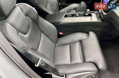 Внедорожник / Кроссовер Volvo XC60 2023 в 