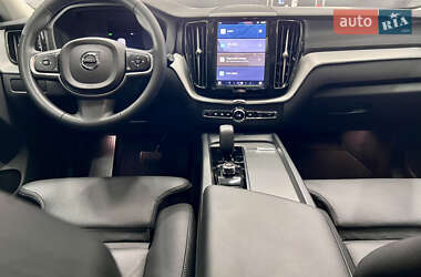 Внедорожник / Кроссовер Volvo XC60 2023 в 