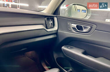 Внедорожник / Кроссовер Volvo XC60 2023 в 
