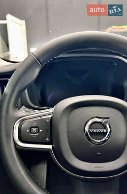 Внедорожник / Кроссовер Volvo XC60 2023 в 