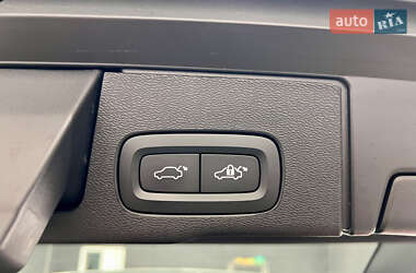 Внедорожник / Кроссовер Volvo XC60 2023 в 