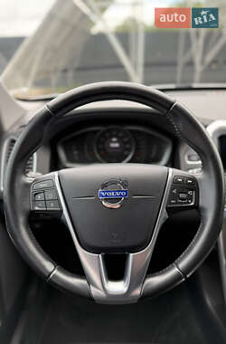 Внедорожник / Кроссовер Volvo XC60 2015 в 