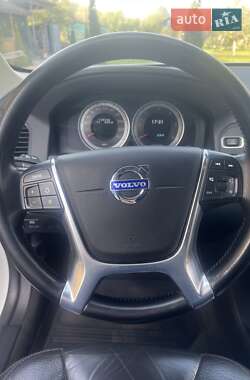 Позашляховик / Кросовер Volvo XC60 2013 в 
