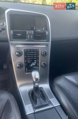Позашляховик / Кросовер Volvo XC60 2013 в 