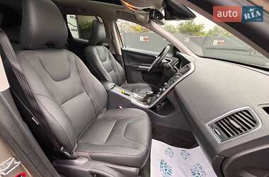 Внедорожник / Кроссовер Volvo XC60 2015 в 
