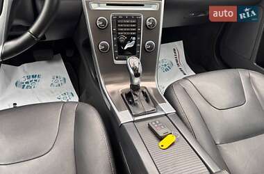 Внедорожник / Кроссовер Volvo XC60 2015 в 