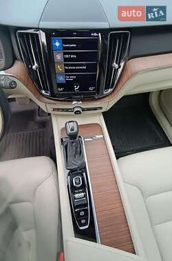 Позашляховик / Кросовер Volvo XC60 2020 в 