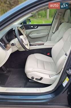 Позашляховик / Кросовер Volvo XC60 2020 в 