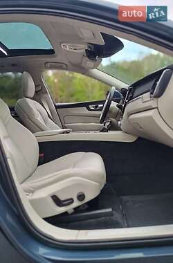 Позашляховик / Кросовер Volvo XC60 2020 в 