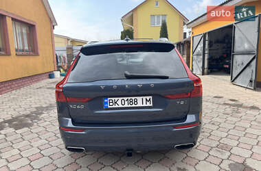 Внедорожник / Кроссовер Volvo XC60 2017 в 