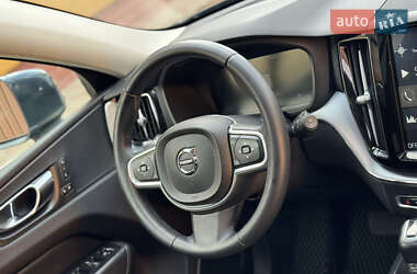 Внедорожник / Кроссовер Volvo XC60 2017 в 
