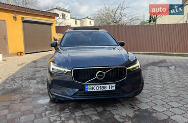 Внедорожник / Кроссовер Volvo XC60 2017 в 
