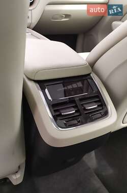 Внедорожник / Кроссовер Volvo XC60 2022 в 