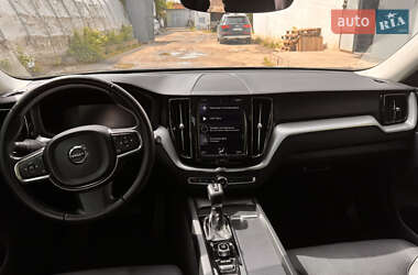 Внедорожник / Кроссовер Volvo XC60 2018 в 