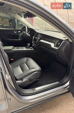 Внедорожник / Кроссовер Volvo XC60 2018 в 
