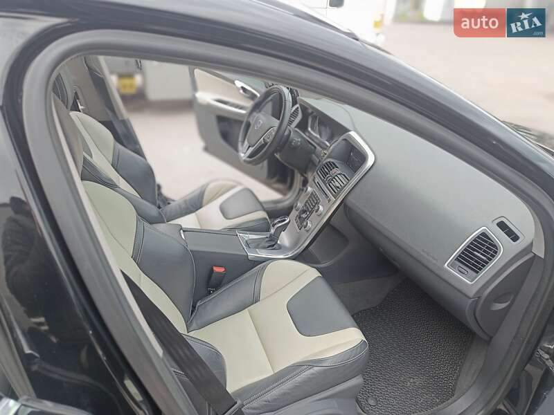 Внедорожник / Кроссовер Volvo XC60 2016 в Виннице