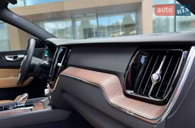 Внедорожник / Кроссовер Volvo XC60 2024 в 