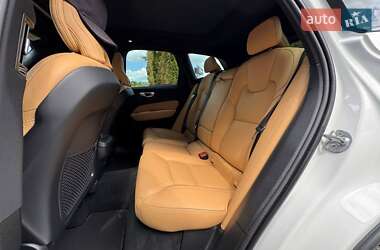 Внедорожник / Кроссовер Volvo XC60 2024 в 