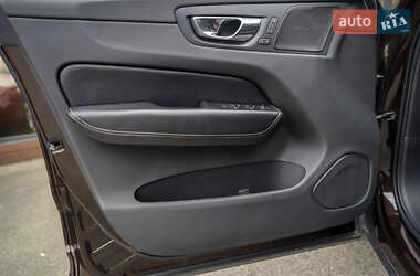 Позашляховик / Кросовер Volvo XC60 2018 в 