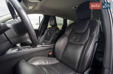 Позашляховик / Кросовер Volvo XC60 2018 в 
