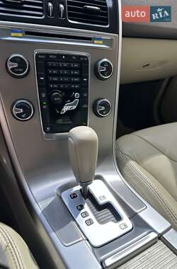 Внедорожник / Кроссовер Volvo XC60 2012 в 