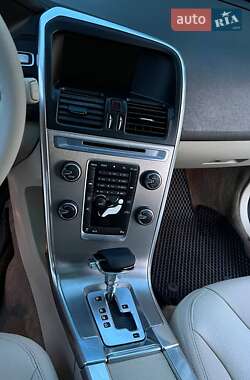 Позашляховик / Кросовер Volvo XC60 2012 в 