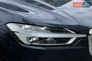 Внедорожник / Кроссовер Volvo XC60 2020 в 