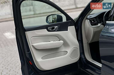 Внедорожник / Кроссовер Volvo XC60 2020 в 