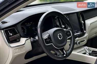 Внедорожник / Кроссовер Volvo XC60 2020 в 