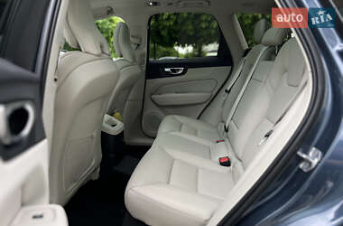 Внедорожник / Кроссовер Volvo XC60 2020 в 