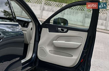 Внедорожник / Кроссовер Volvo XC60 2020 в 