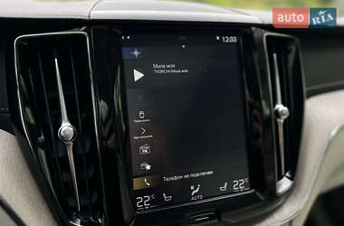 Внедорожник / Кроссовер Volvo XC60 2020 в 