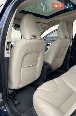 Внедорожник / Кроссовер Volvo XC60 2017 в 