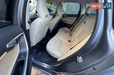 Внедорожник / Кроссовер Volvo XC60 2015 в 