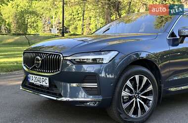 Внедорожник / Кроссовер Volvo XC60 2023 в 