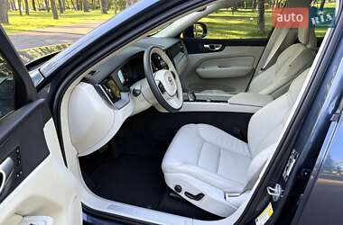 Внедорожник / Кроссовер Volvo XC60 2023 в 