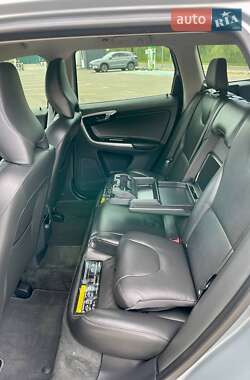 Позашляховик / Кросовер Volvo XC60 2016 в 