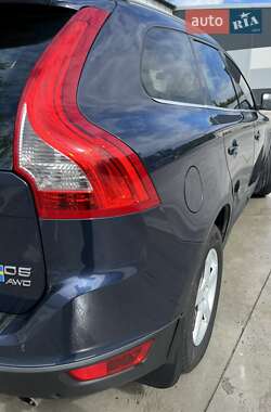 Внедорожник / Кроссовер Volvo XC60 2012 в 