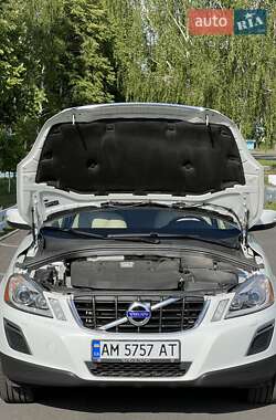 Внедорожник / Кроссовер Volvo XC60 2013 в 