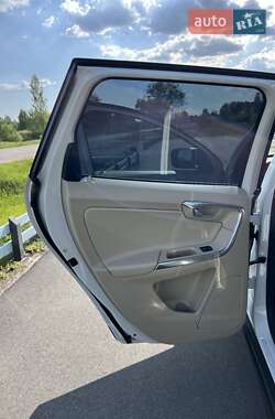 Внедорожник / Кроссовер Volvo XC60 2013 в 