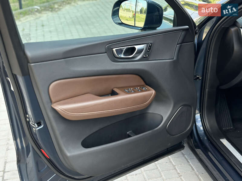 Позашляховик / Кросовер Volvo XC60 2021 в Дніпрі